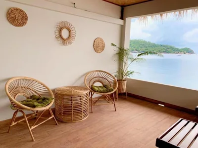 Deluxe Double Room with Balcony and Sea View — Koh Tao Heritage