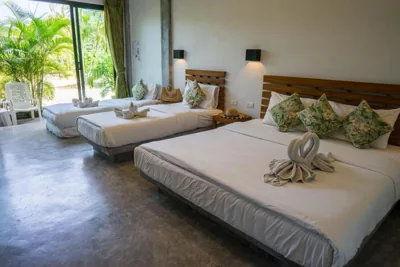 Deluxe Quadruple Room with Aircondition — Koh Tao Heritage